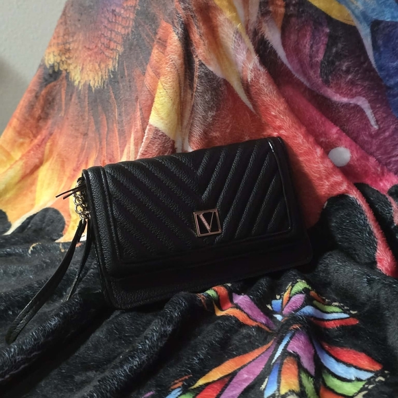 Victoria's Secret Handbags - Victoria's Secret Black Quilted Wristlet